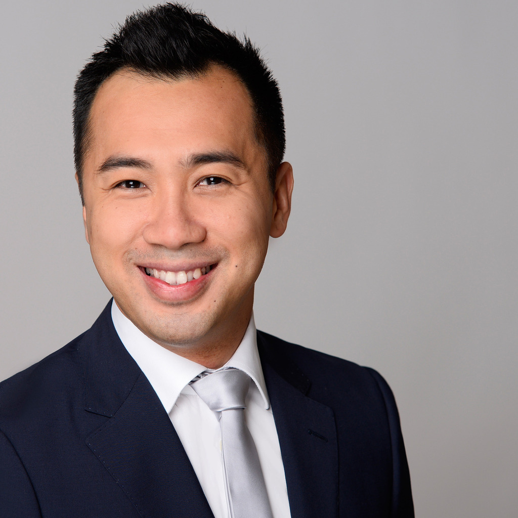 hoang-minh-do-flight-attendant-emirates-xing