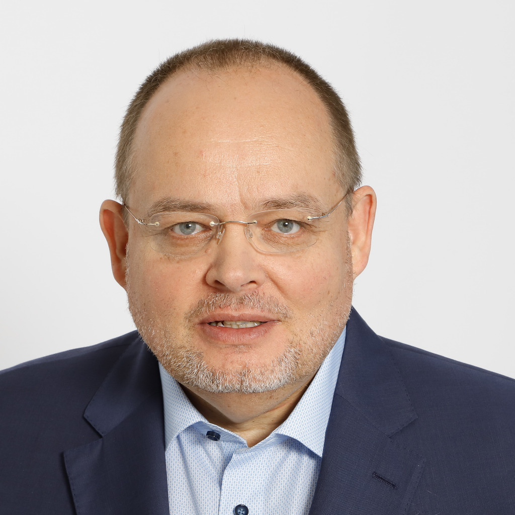 Dr. Ralf Raabe Head of Series Development Trailer Dynamics GmbH XING