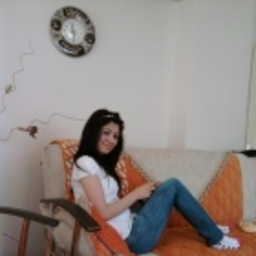 Esra Kartlı