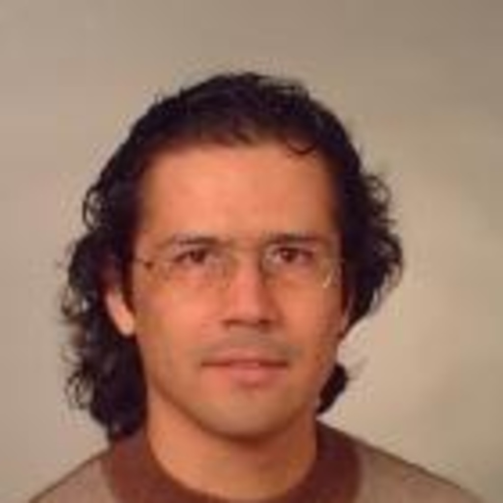 Dr. Guillermo Santiago Cuba Castillo Geschäftsführer und Technischer