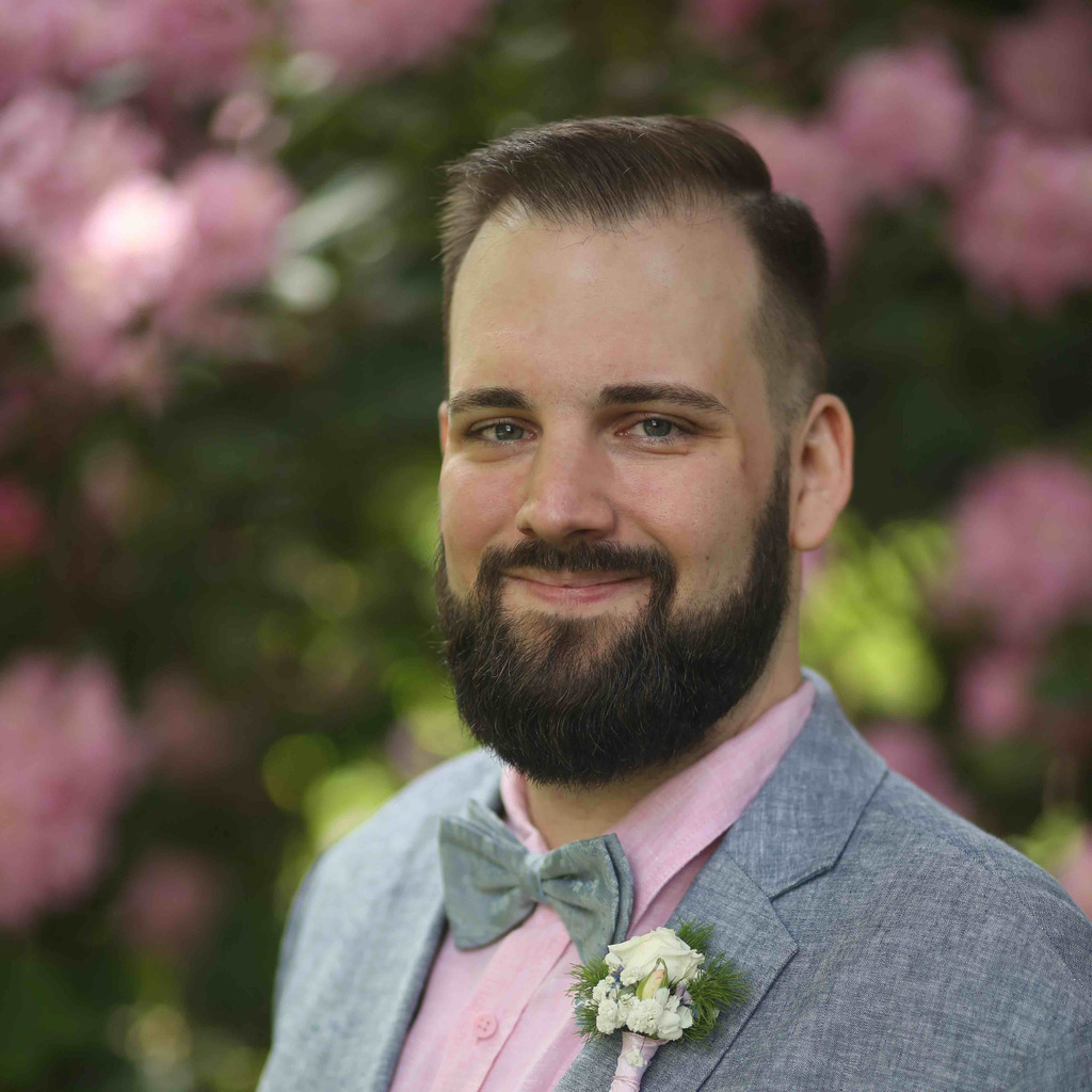 Dennis Konrad IT Techniker (Team Cloud & Server Services) Hees