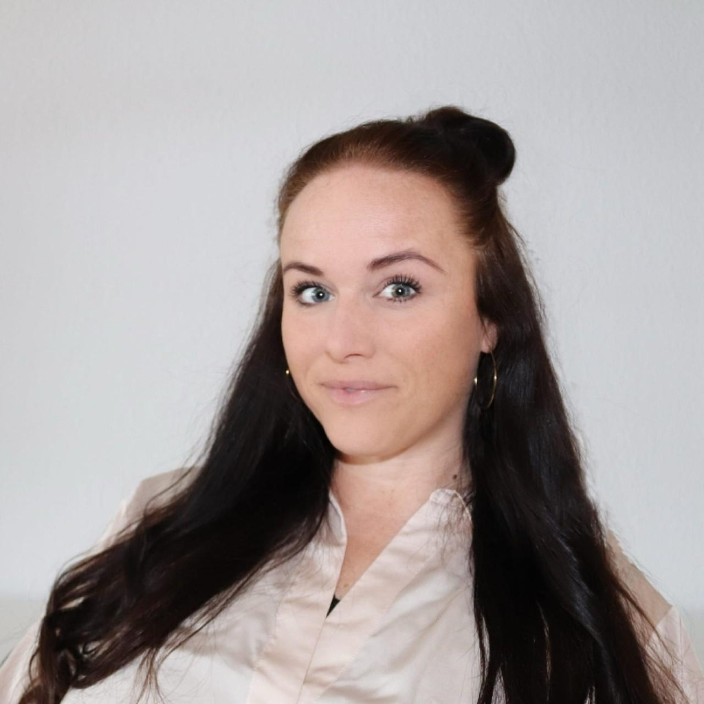 Vanessa Czepan Sachbearbeiterin Abteilung Heizund