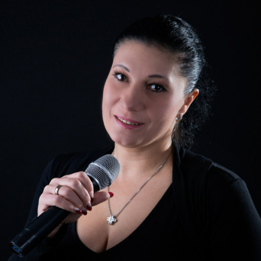 Lilli Weimer Moderation Musikgruppe XING