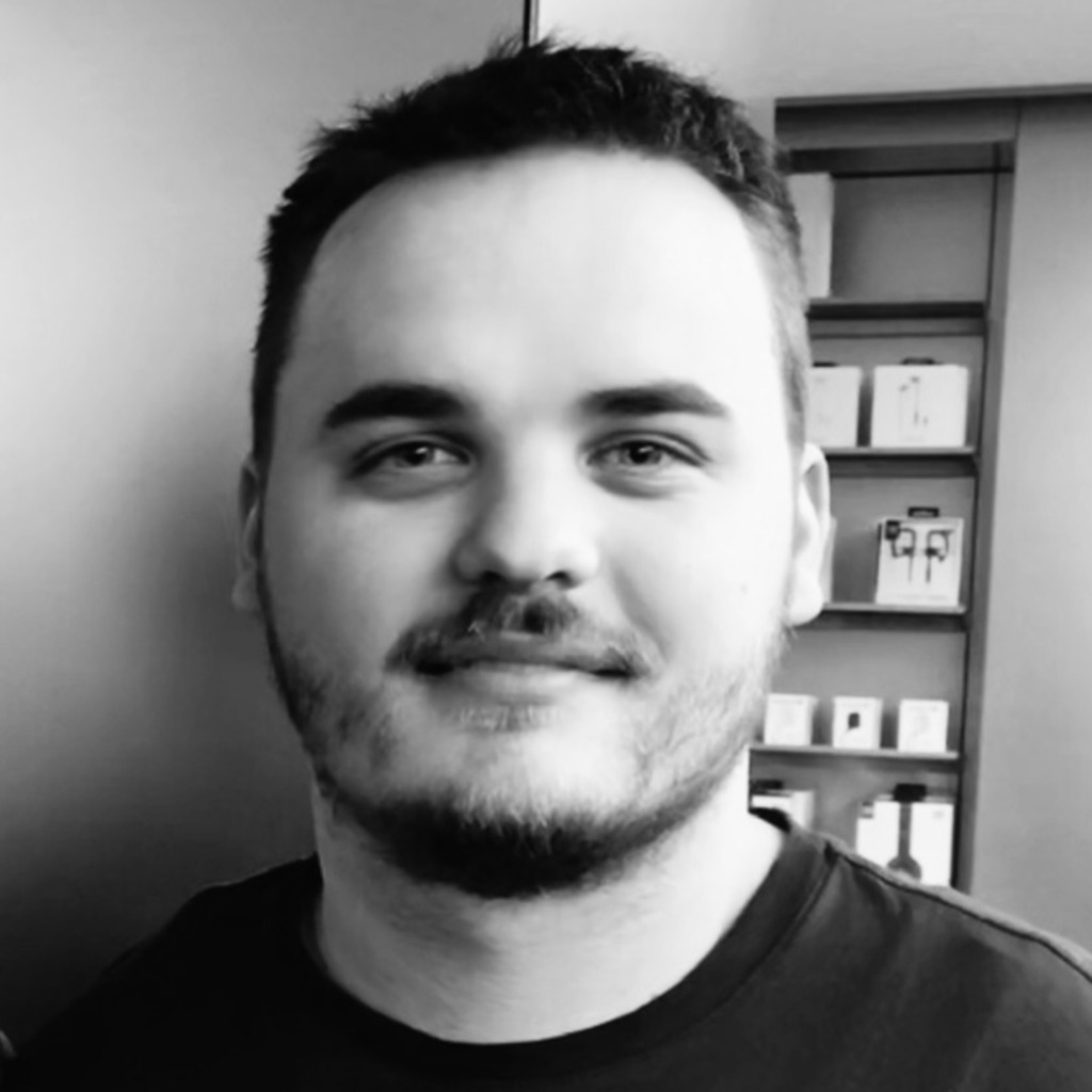 Alexander Karolyi Produktmanager revendo XING