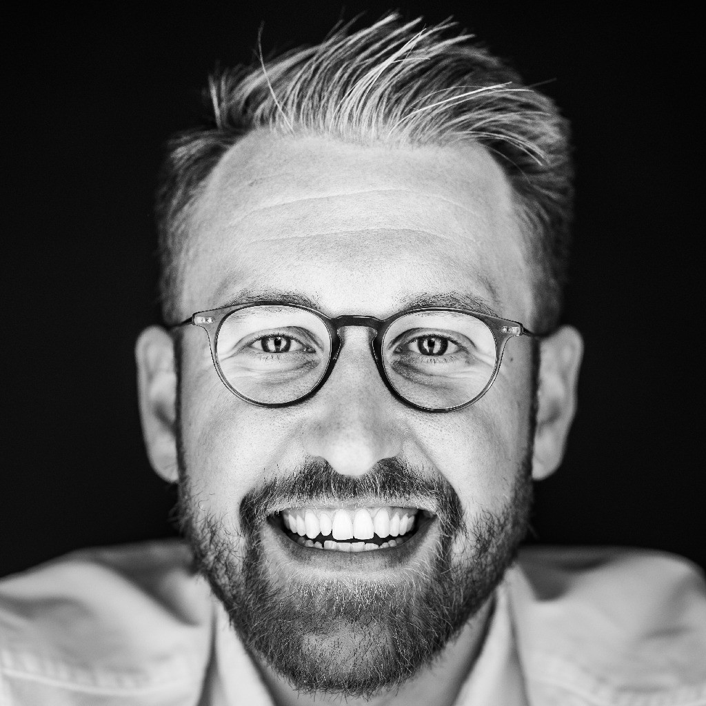 Hendrik Siemes VP Financial & Professional Services d.velop ag XING