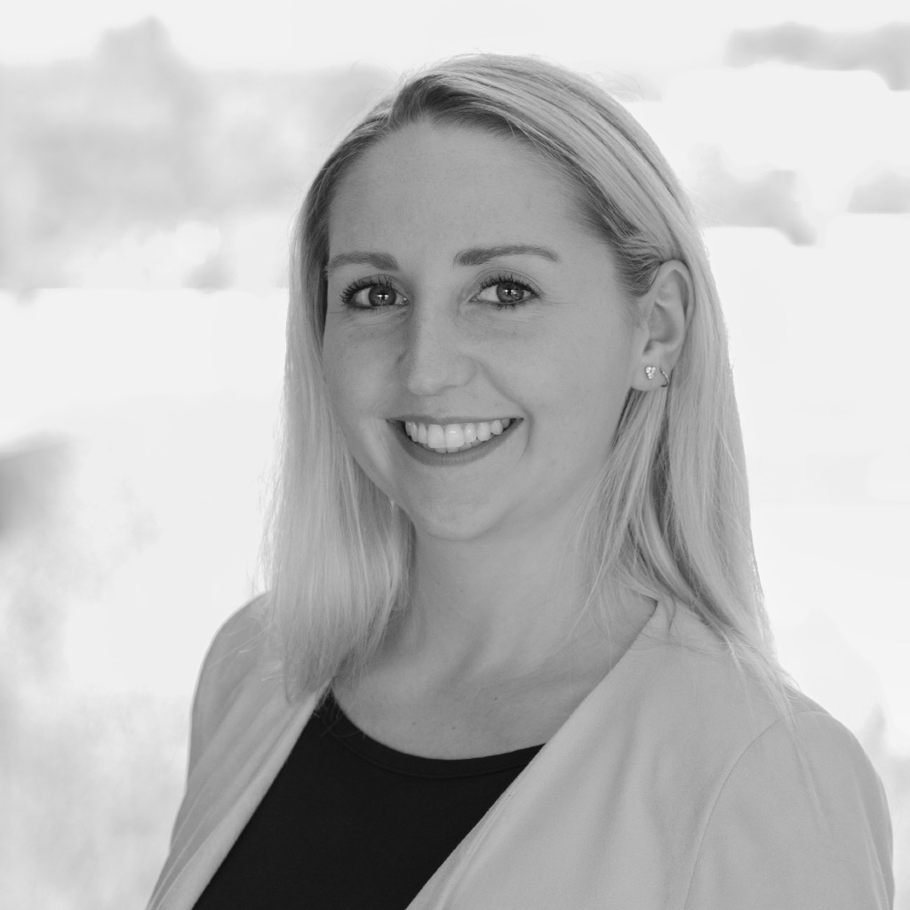 Mona Weingart Junior Partner ERGO Group AG XING