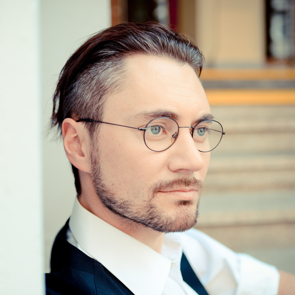 Alexander Riha Gruppenleitung Geographie und WB / Geschichte und PB