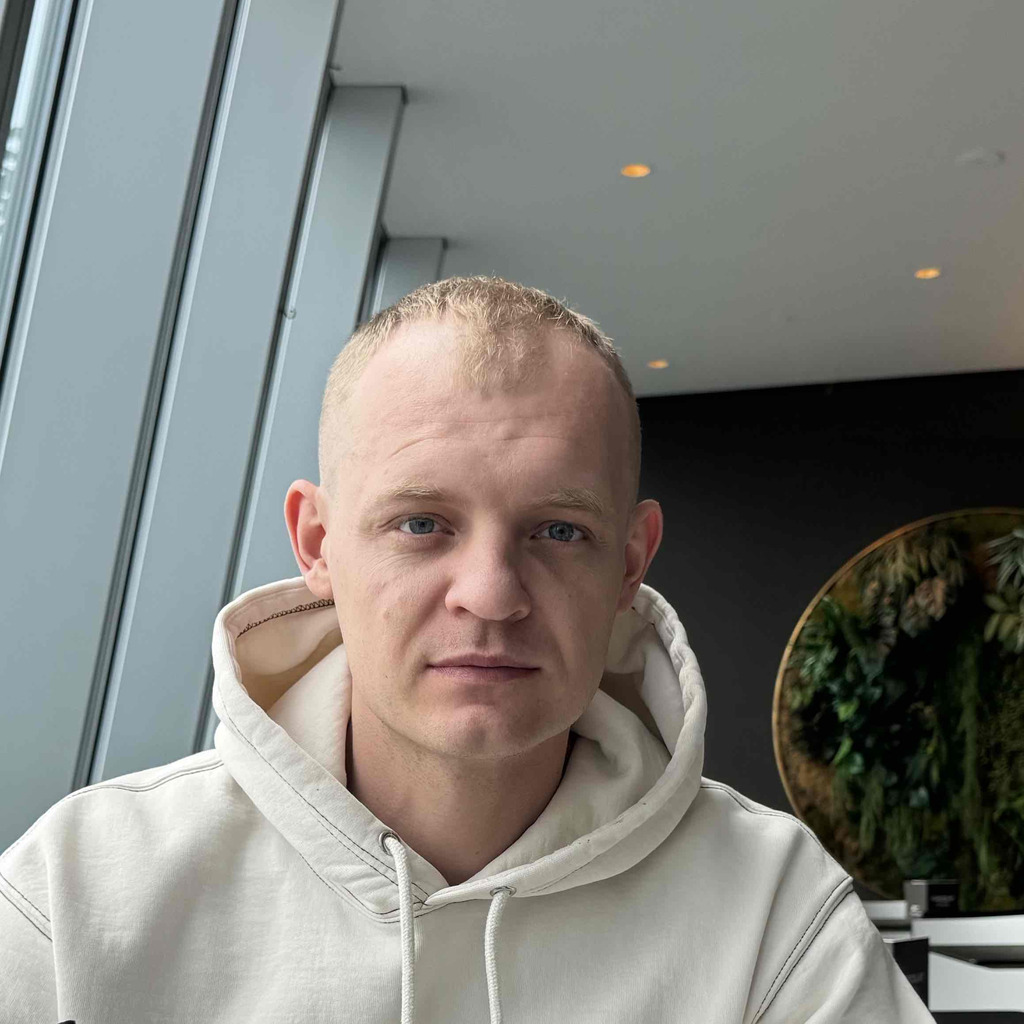 Maxim Buchholz Produktionsmitarbeiter Deutsche Extrakt Kaffee GmbH