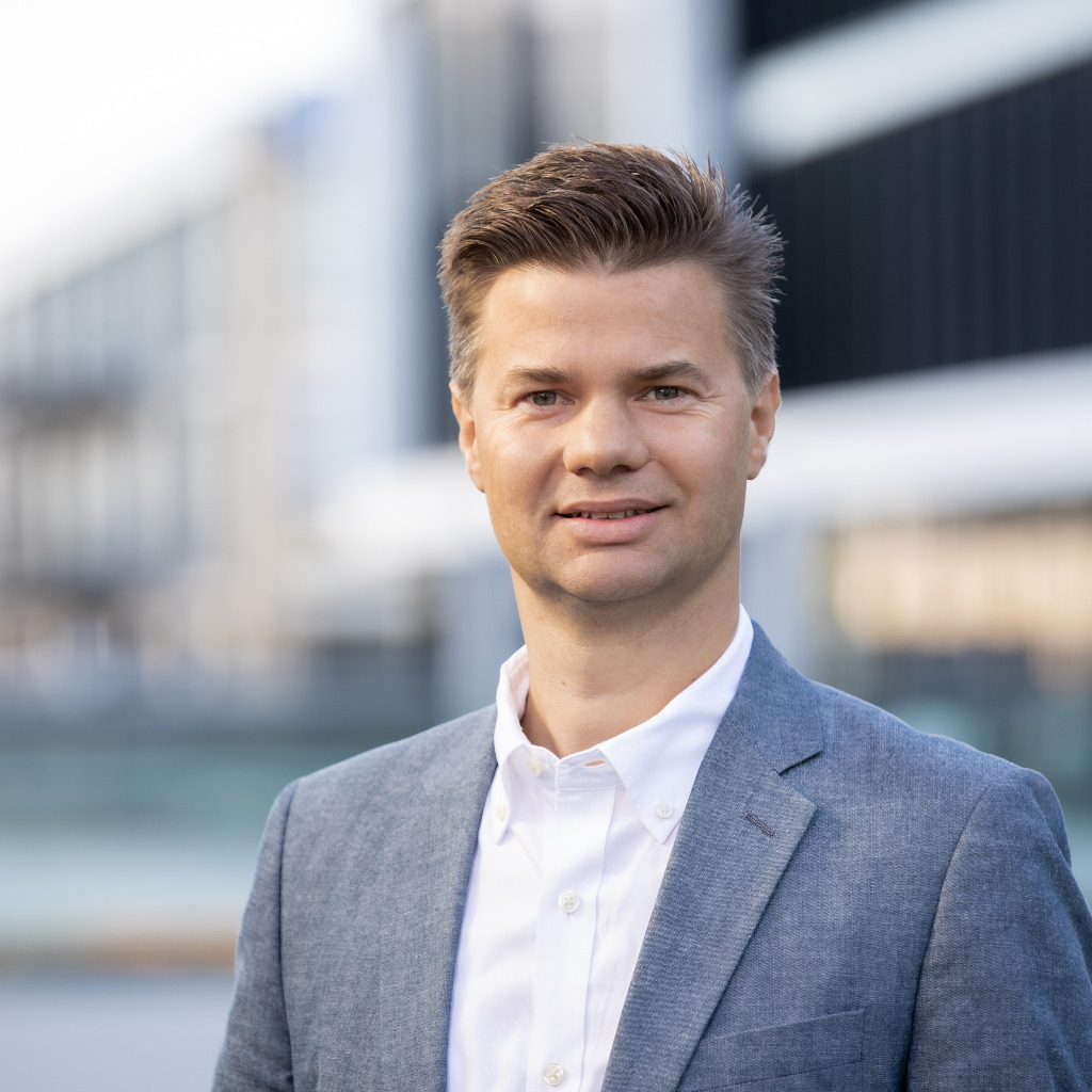 Florian Mertel Sales Manager Microsoft Industry Solutions