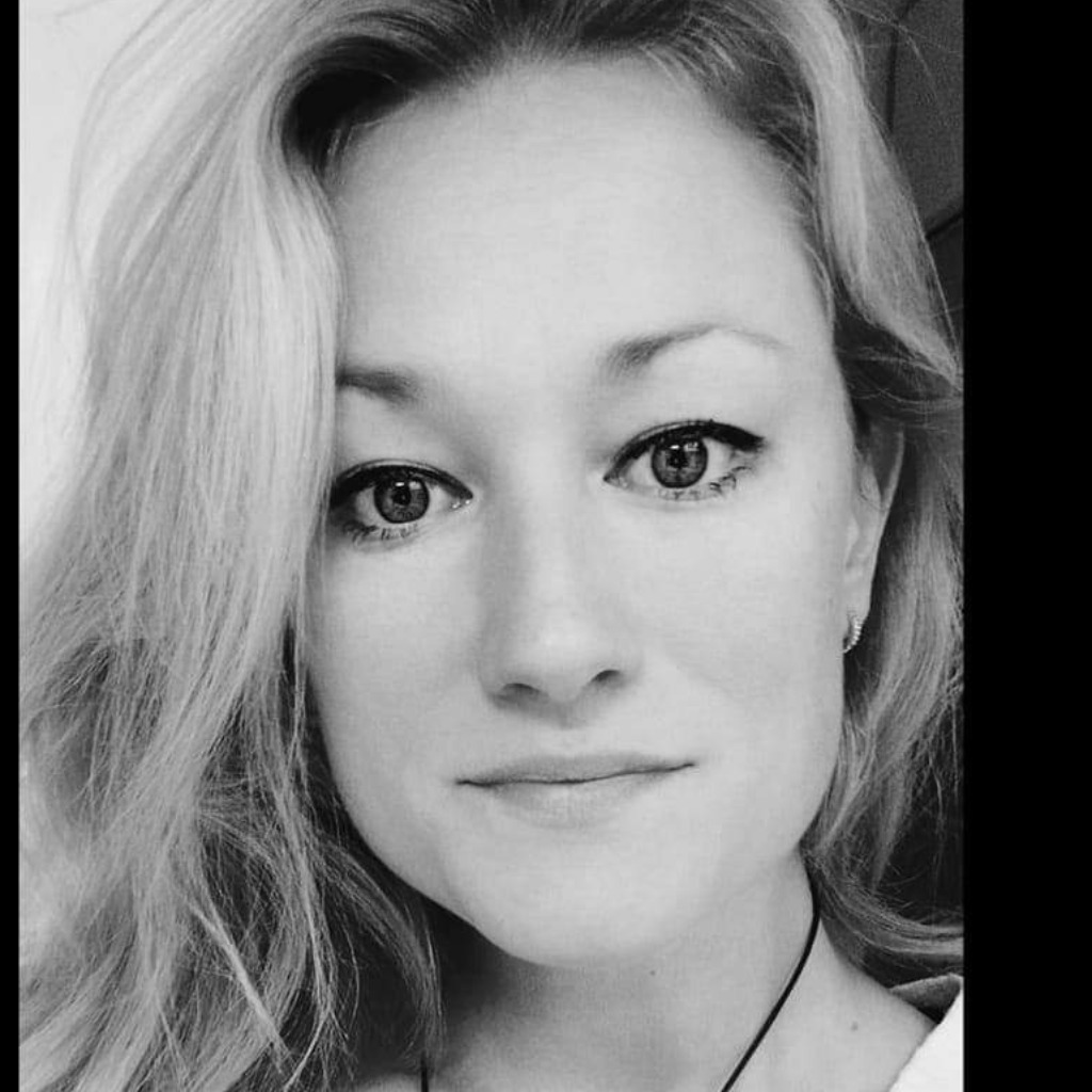 sabrina-wegmer-dolphin-trainer-loro-parque-xing