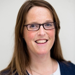Dr. Corinna Peil