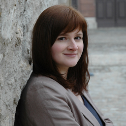 Mag. Julia Trillhof