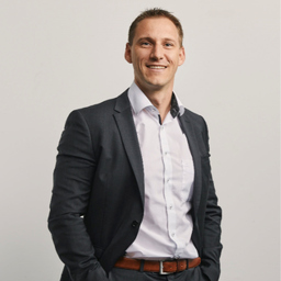 Dr. Michael Téglás