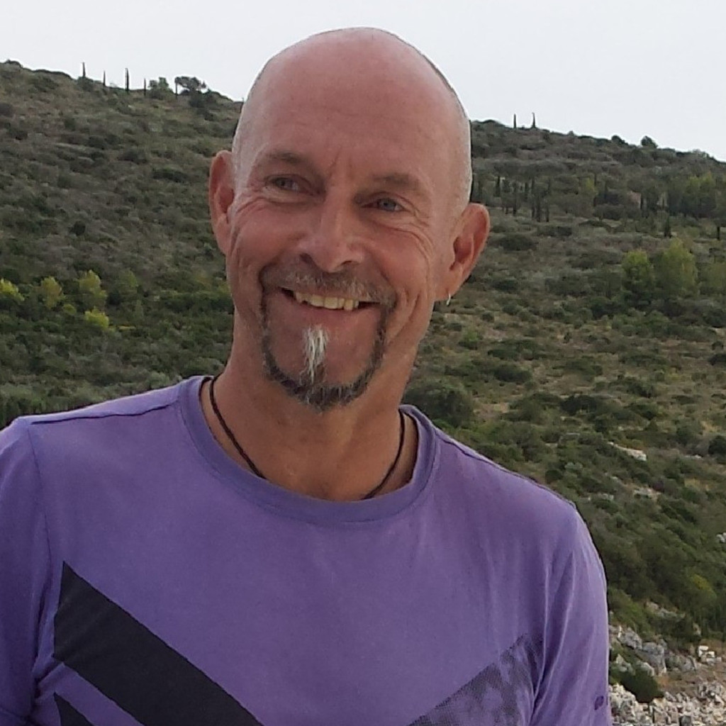 Peter Halama Geschäftsführer/Betriebsleiter Lohnfertigung XING