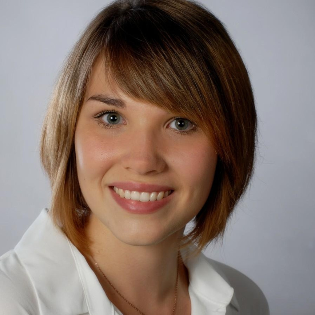 Vanessa Burkert Versicherungskauffrau/ Sachbearbeiterin