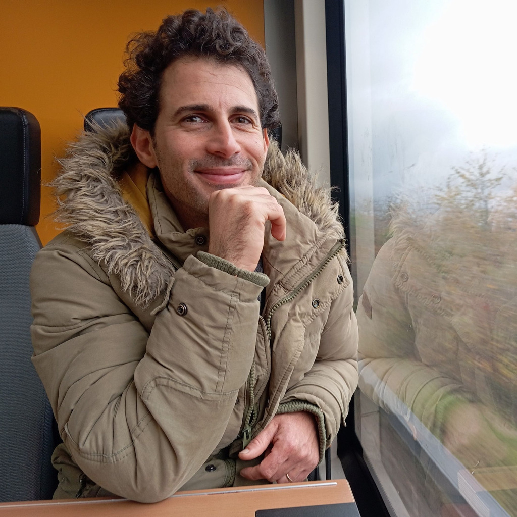 omri mizrahi Art Teacher SIAH Dialogical School XING