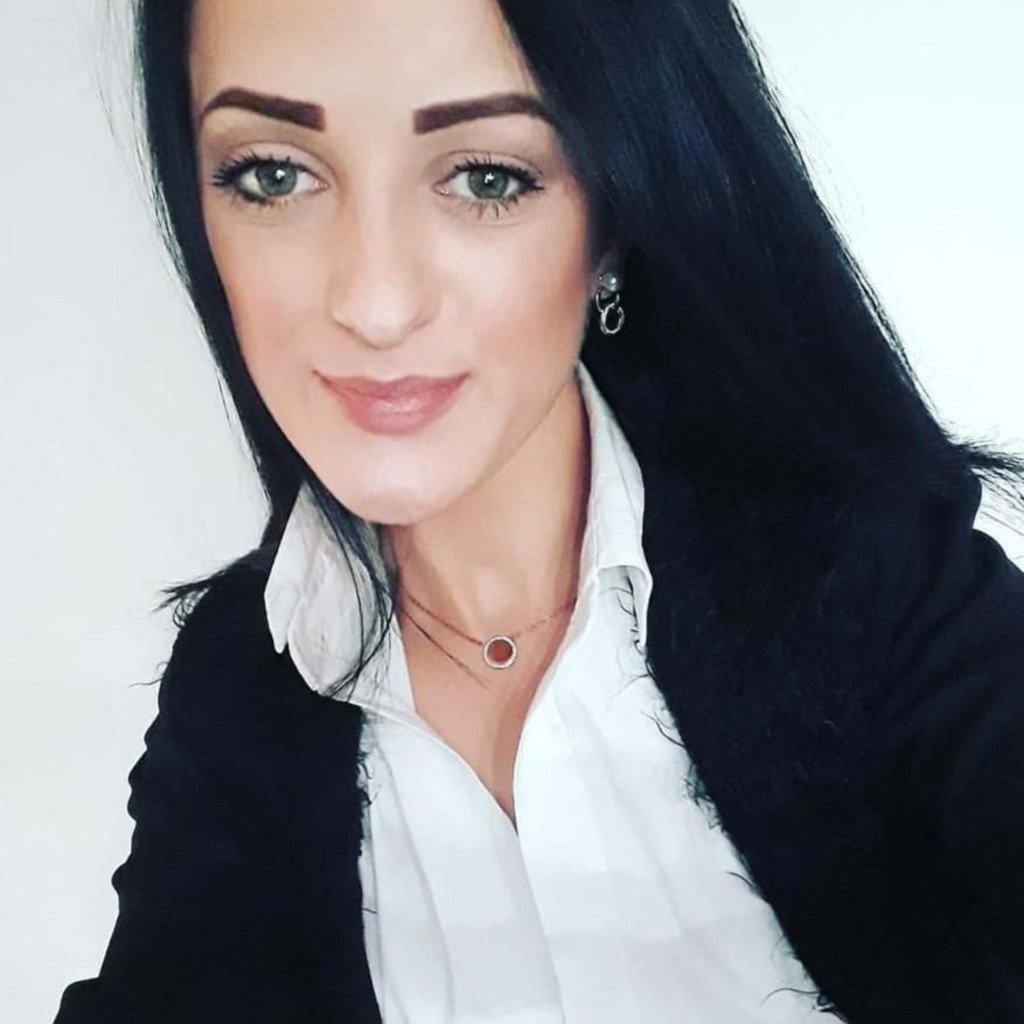 Ioana Nasui Rezeptionistin Hotel New IN XING