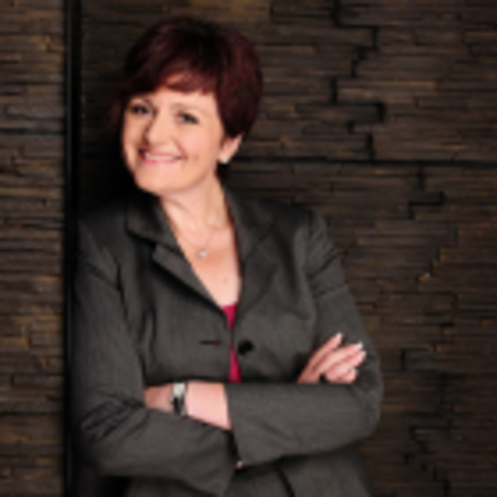 Eveline Striebel Steuerfachwirtin AVAG Holding SE XING