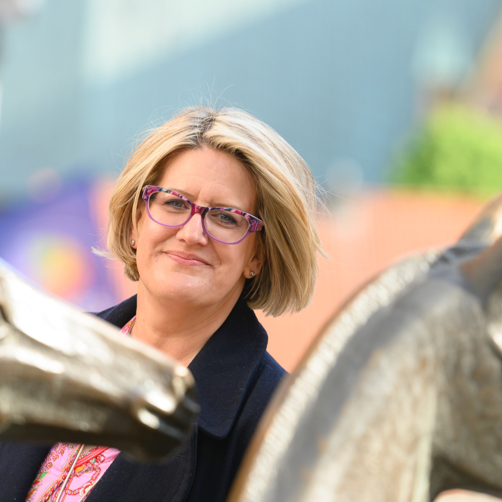 Claudia Erdmann - Die Expertin für Versicherungen und Ruhestandsplanung ...
