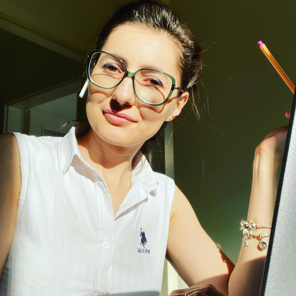 Elena Alba Stock Broker manager/Financial advisor Easycfdgain XING