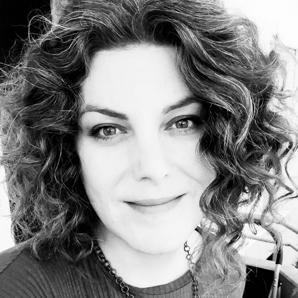 Janice Jakait Autorin, Referentin, Journalistin, Theophilosophin ⨳