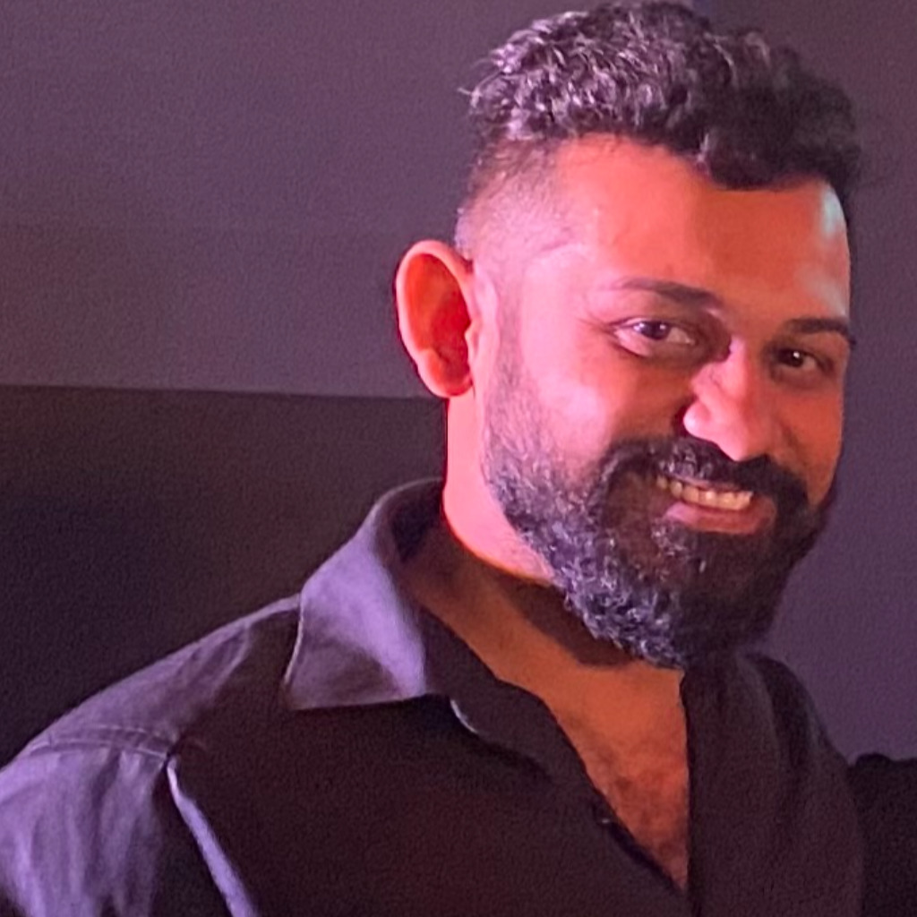 Soorej Warrier: Ausbildung und Berufserfahrung XING