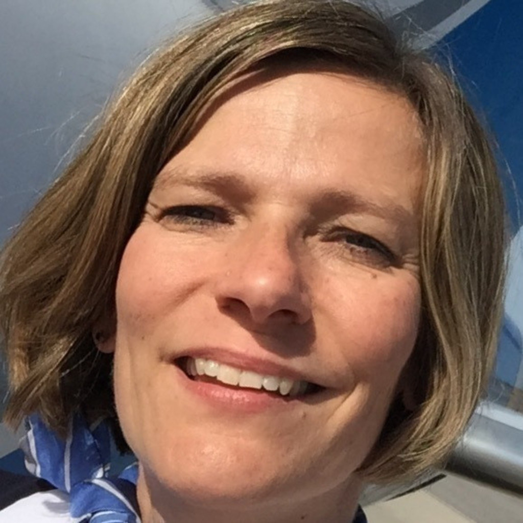 Caroline Barth Flight Attendant People's Viennaline XING