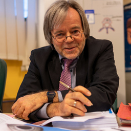 Dr. Martin Platzek