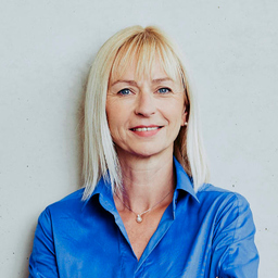 Claudia Strobel
