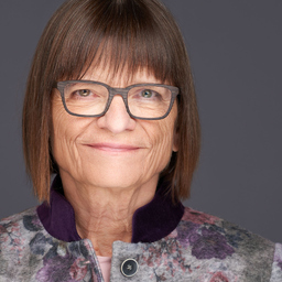Sissi Banos