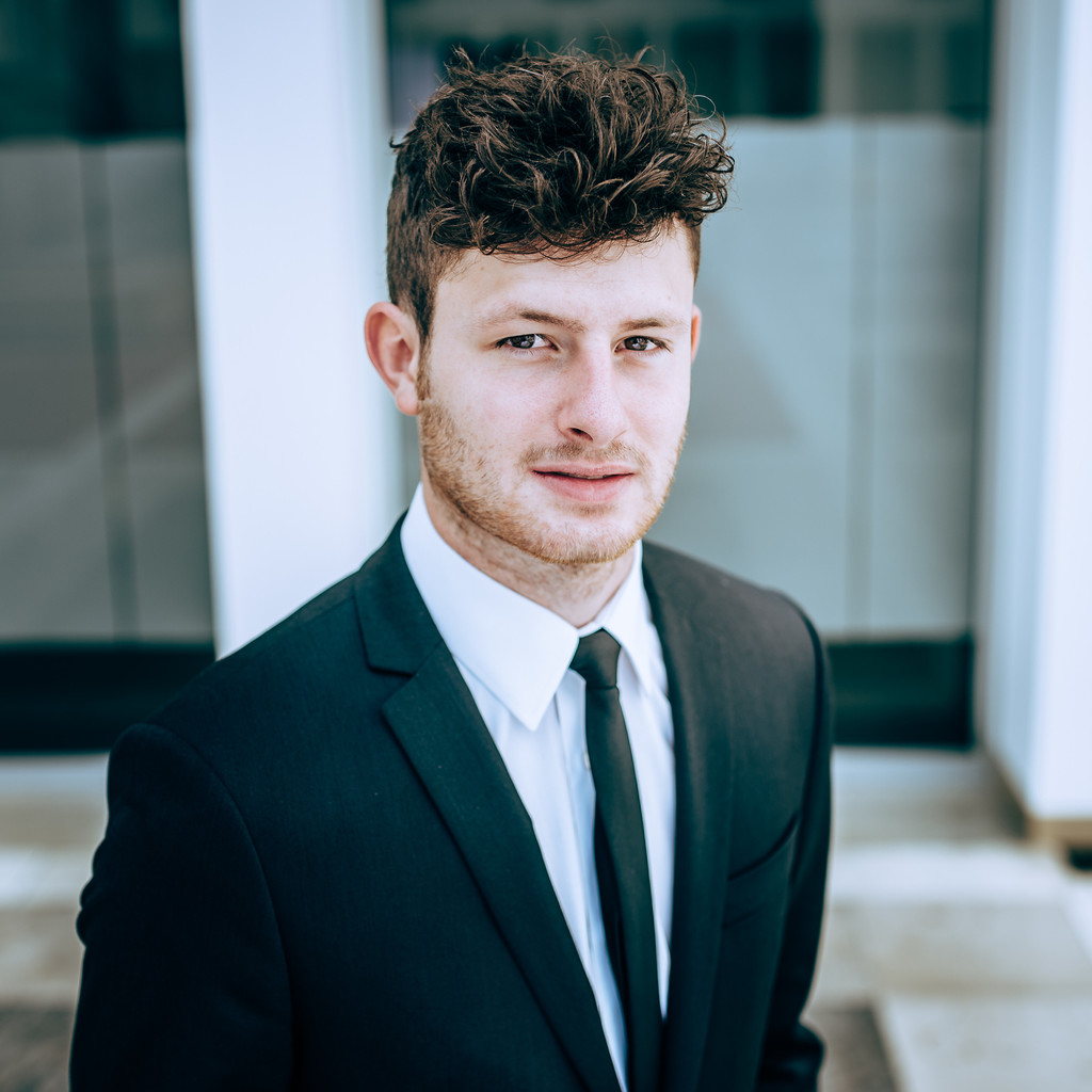 Alexander Adler Projektcontroller Genehmigungsmanagement Bayernwerk