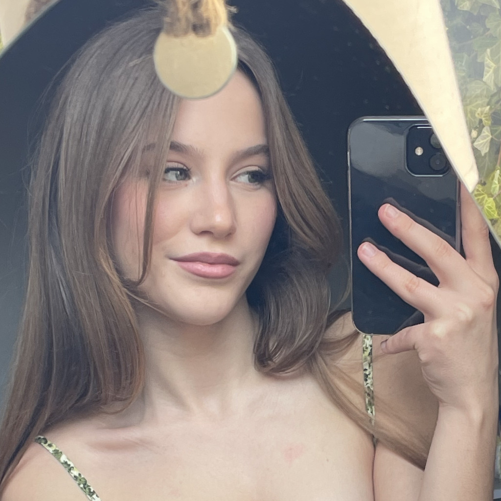 Flora Cole - Model - OnlyFans | XING