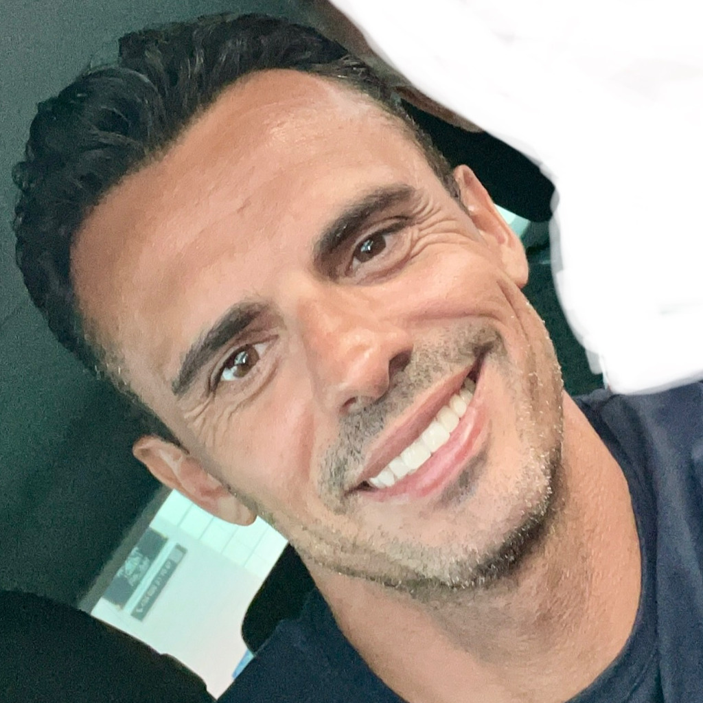 Iván Ruano Business Development Manager Marketing) Ebuzzing