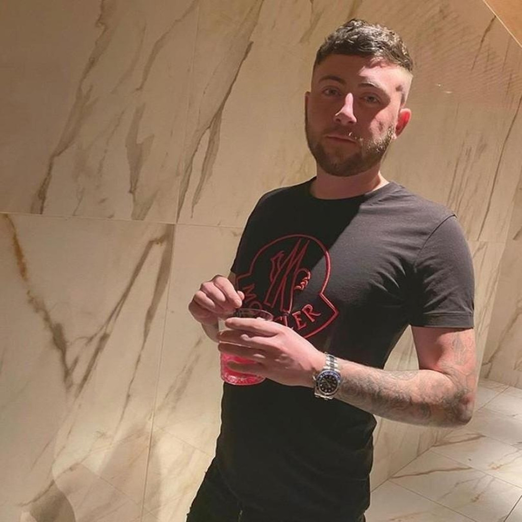 Alexander Smith Assistant Marketing & Sales IBM XING