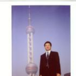 Prof. Dr. 翔 贡