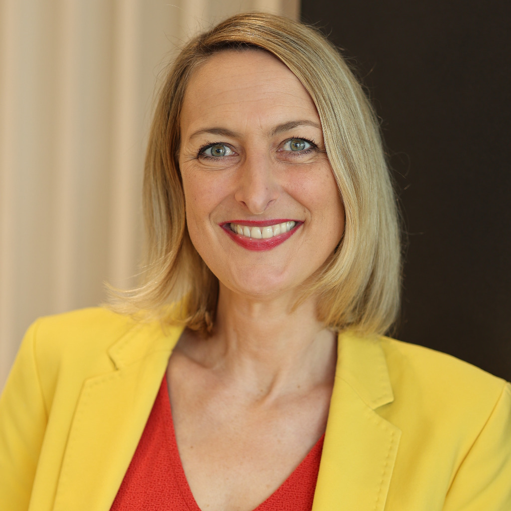 Julia Perez's Instagram, Twitter & Facebook on IDCrawl