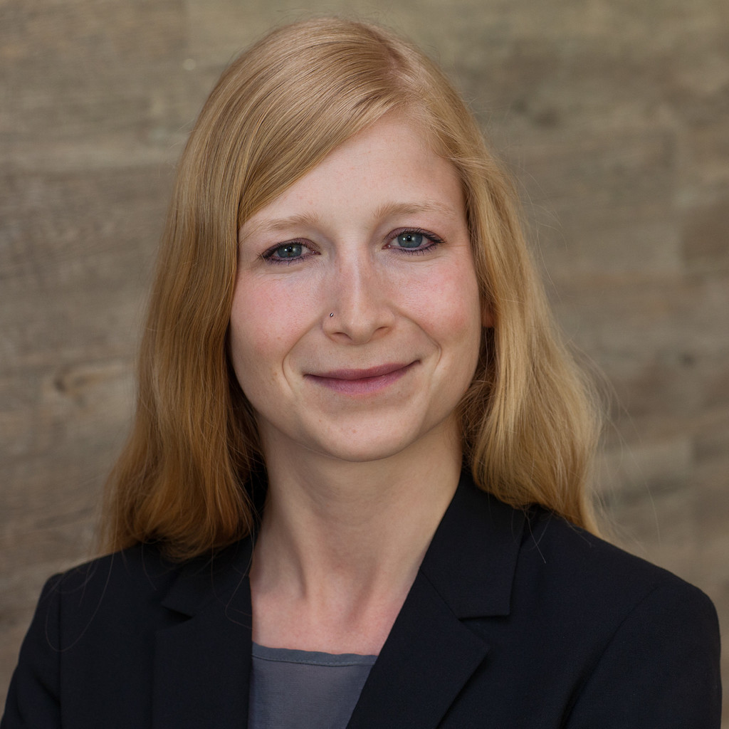 Julia Schilling Referentin Arbeitsrecht Airbus Helicopters GmbH XING