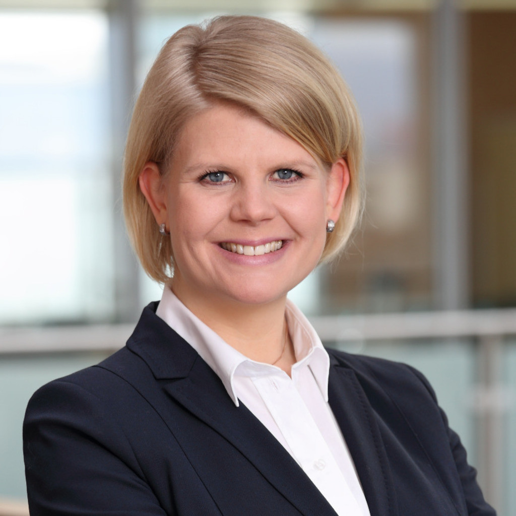 Nicole Nelling Senior Financial Market Data Analyst RSU Rating