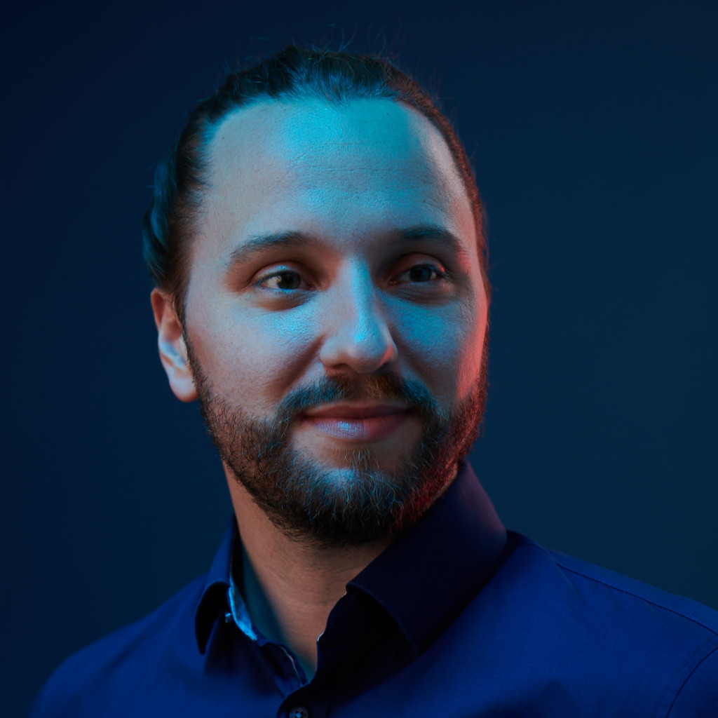 Fabian Graßl IT Director cadooz GmbH XING