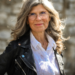 Dr. Christa Carola Weber-Peeters