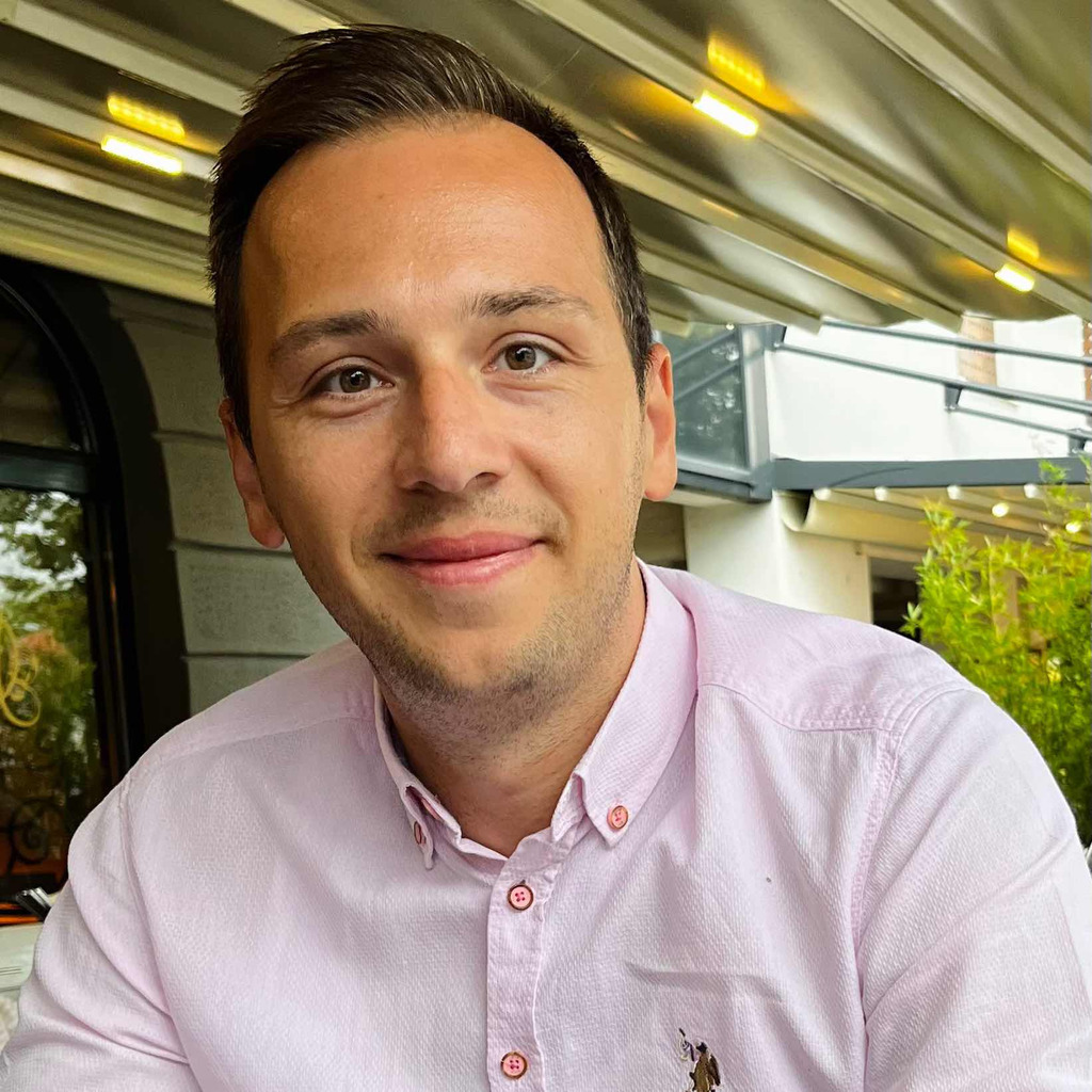 Mag. Emir Cickusic Leiter Prozessmanagement Victor's Group XING