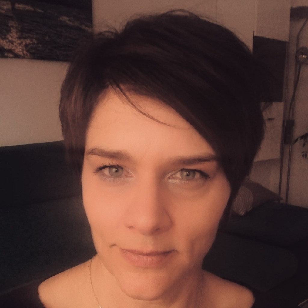 Anita Akabogu Competence, Training Mgmt SIEMENS XING