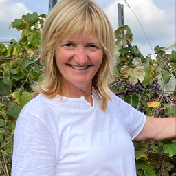 Waltraud Monika Marth