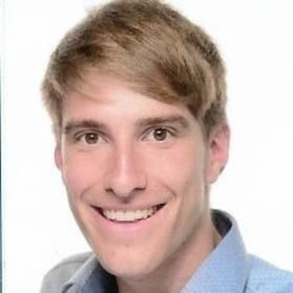 Robin Engelhardt CoPilot A320 easyJet Airline XING