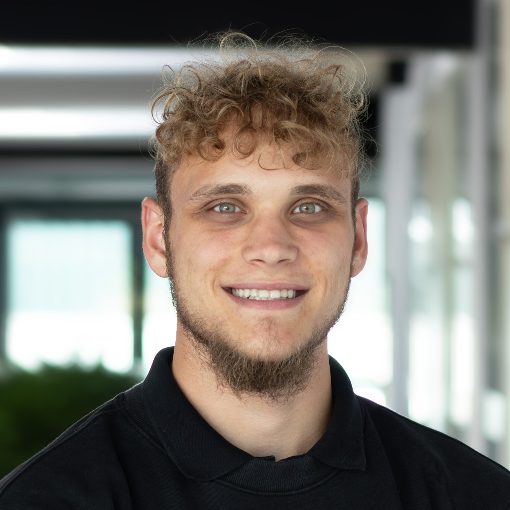 Alexander Lang Mitarbeiterin OnlineMarketing SÜLZLE Gruppe XING