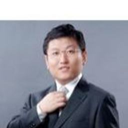 建 王