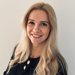Julia Füller