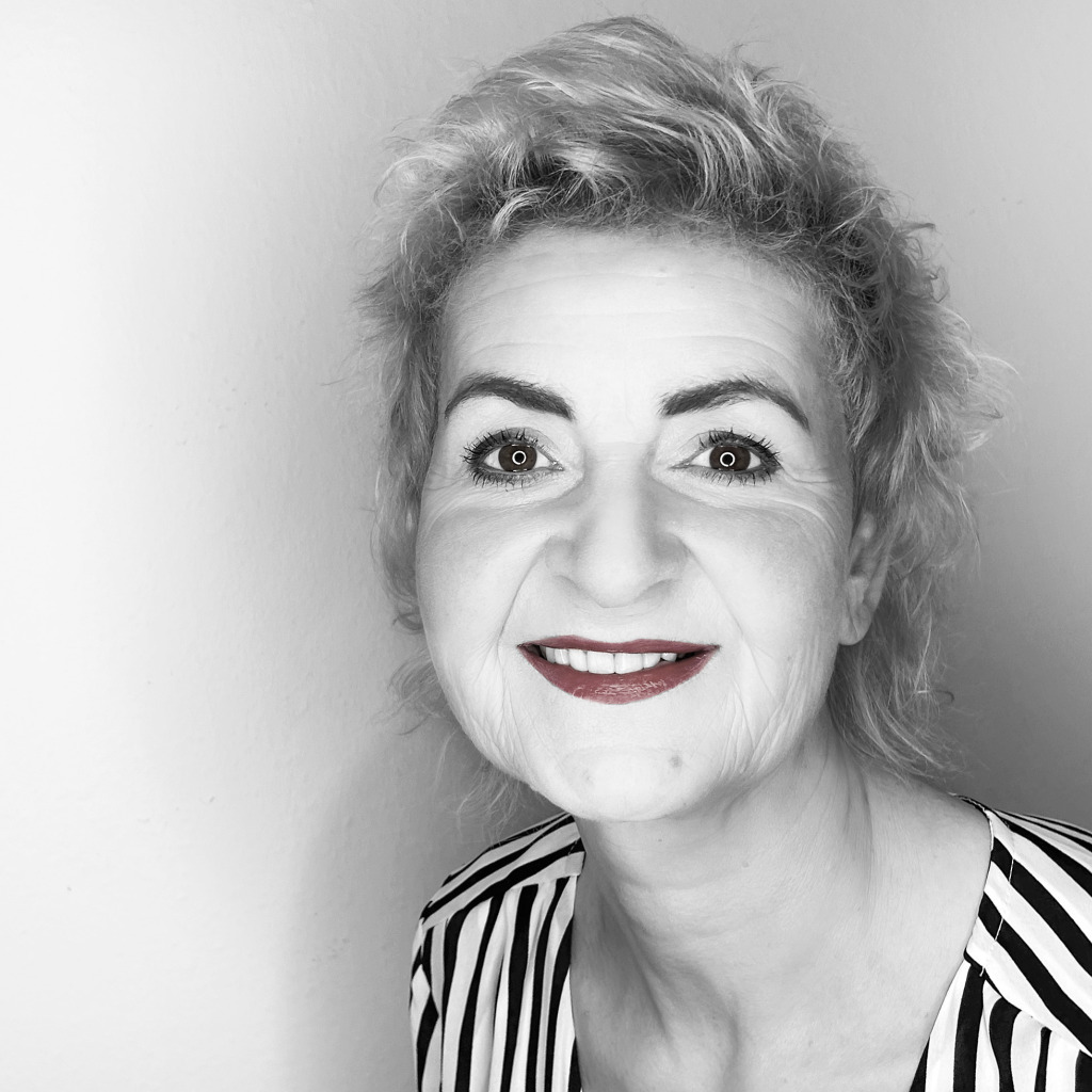 Sandra Hengartner Medien Designerin shegraphic XING