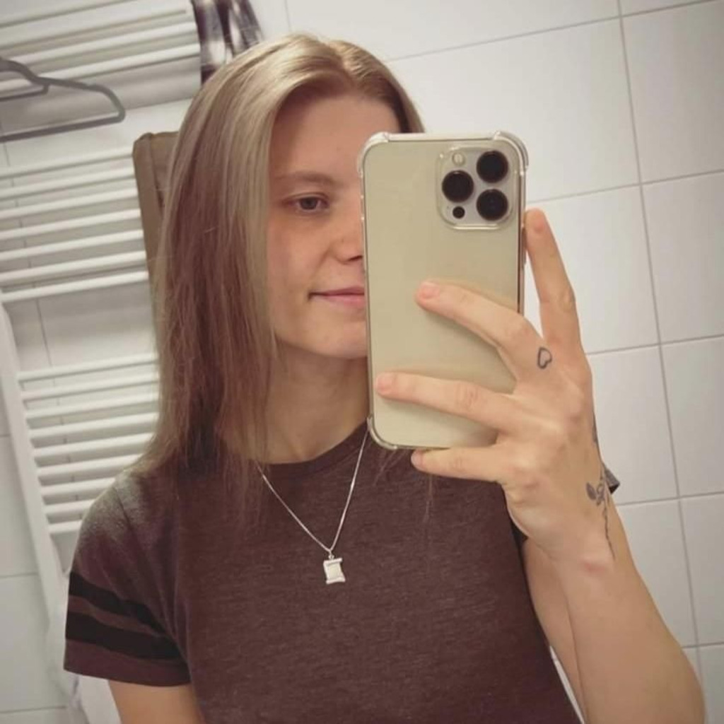 Lisa Schlüter Kellnerin Topgolf Oberhausen XING