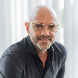 Claudio J. H.  Mossa